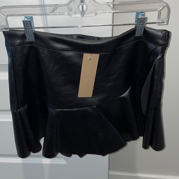 Urban Outfitters Dresses & Skirts - Nwt black leather ruffle mini skirt medium